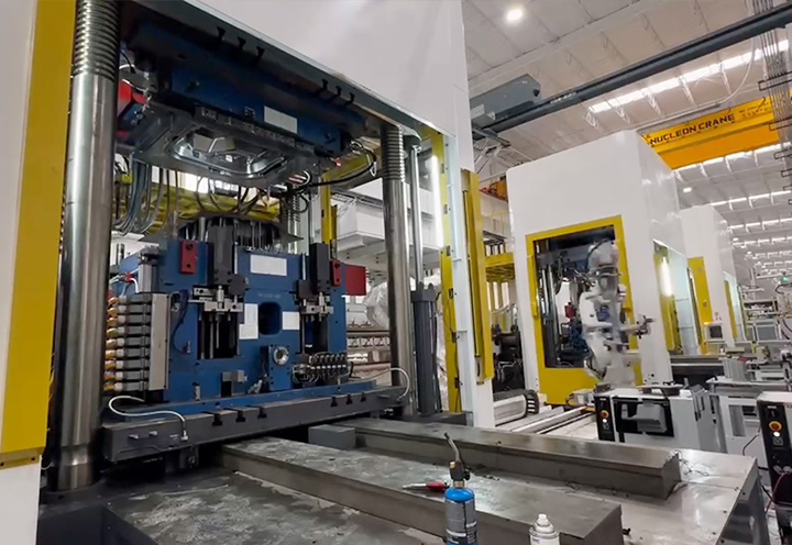 Die Schallschutzplatte für die Seitentür der 600T-Vertikalspritzgussmaschine (LZ-JS6000D)